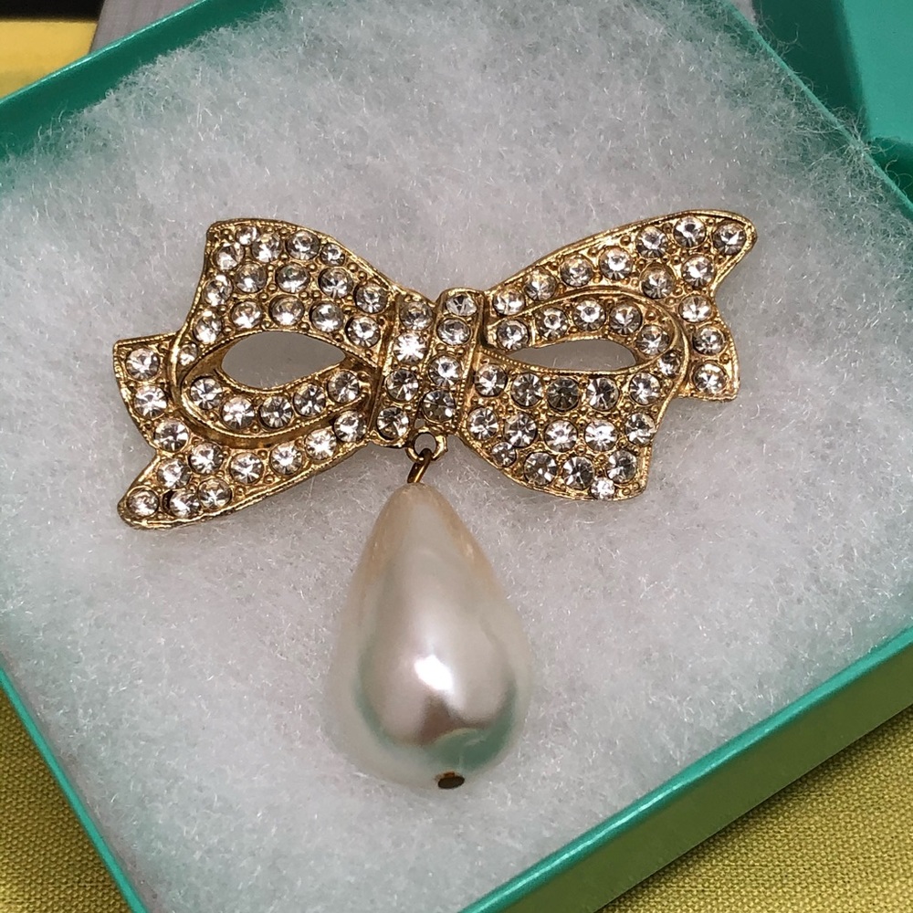 Vintage Brooch Rhinestone & Faux Pearl Drop